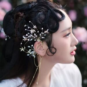 Elegant Gold Floral Ear Accessory